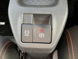 便利で快適な電動パーキングブレーキを装備!停車したときにブレーキペダルから足を離しても停車を維持する『ホールド機能』が付いています。渋滞時等、ずっとブレーキペダルを踏んでいなくても良いので運転が楽に♪