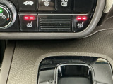 運転席/助手席シートヒーターで寒い日もすぐに温かくなり快適に過ごせます。2段階の温度調整が可能です