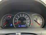 視認性の高いメーター類が、運転に必要な情報を的確に伝えます。運転に集中できる、シンプルで機能的なデザインです。