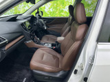 運転しやすい視界と、操作しやすい配置が特徴の運転席。快適なドライビングをサポートします。上質な素材が使用されています。