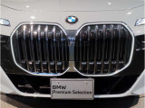 【キドニーグリル】BMWは約90年もの間、ほぼ全ての車両にひと目でBMWだと分かるこの特徴的なフロントグリルが備えられ、デザイン・アイコンとして親しまれてきました。
