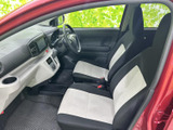 運転しやすい視界と、操作しやすい配置。快適なドライビングをサポートします。使い勝手の良い空間です。