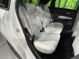コンパクトカーですが、セカンドシートは十分な広さがあり快適にお乗りいただけます♪シートを倒して大きな荷物を積んだりと、用途の幅が広い1台です。