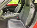 ドライバーの視界を妨げない、広々とした室内空間。操作性にも優れ、運転に集中できます。快適なドライブをサポートします。