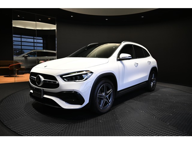 GLAクラス GLA200d 4マチック AMGラインパッケージ 4WD