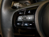 【ステアリングリモコン】ステアリングにオーディオ調節可能なスイッチが装備されていますので運転中でも視線をそらさずにオーディオの調節が可能です!