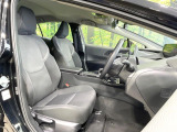 運転席シート廻りは使用感も少なく、良好な状態となっています。前オーナー様が丁寧に使っていたことがよくわかりますね。