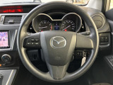 握りやすいステアリングは、運転操作をスムーズに行えます。操作性も高く、長距離運転でも疲れにくい設計です。
