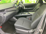 運転席からの視界は良好で、運転操作もスムーズに行えます。機能的なデザインで、快適なドライブをサポートします。安全運転に貢献します。