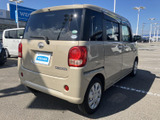 安定感のあるリアフォルムが特徴的。後方視界も確保しやすく、安全運転をサポートします。シンプルながらも洗練された印象です。