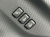 【メモリー機能付きパワーシート】ドライバーごとに設定したシート位置を記憶して、ボタン一つで切り替えできる便利な機能!運転する方が複数名いらっしゃるご家庭におすすめです♪