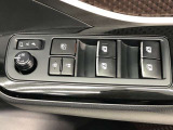 パワーウィンドは今や当たり前の機能ですが、無いと困る機能です。運転席からの操作で、全席の窓を振るオープンにしたり、フルクローズが可能です。