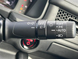 【オートライト(AUTO)】外の明るさをシステムが感知して、自動でヘッドライトが点灯します。ヘッドライトをつけ忘れを防ぐ便利機能です。