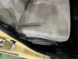 痛みの出やすい運転席シートの角、フロアマット、座面、ともに良好です