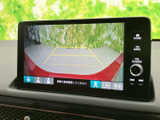 狭い場所での駐車も安心。後方の状況を画面で確認できるので、安全に駐車できます。運転に自信がない方にもおすすめです。