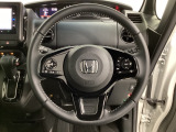 ハンドルにHondaセンシング系のクルーズコントロールやレーンキープアシストなどのスイッチと、オーディオの操作スイッチが装備されています。ハンドルから手を離さず安全に操作できます。