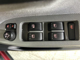 【パワーウインドウ】運転席のスイッチで、各席の窓ガラスの開閉ができます!あると便利ですよね!