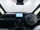 落ち着いたカラーの内装で、ゆったりと運転したい方に。