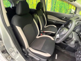 運転席まわりには十分なスペースがあり、大柄な方でもゆったり運転していただける環境です。