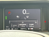 視認性の高いメーターデザイン。必要な情報を一目で確認できます。運転に集中しやすい環境が、快適なドライブをサポートします。