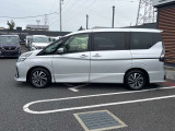 当店は照明・屋根付きスペースございますので雨天時も安心して現車確認が可能です。