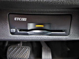 スッキリと収まったETC2.0ユニット。 やはり便利さからマストアイテムになってきましたね。