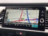 わかりやすい表示で、目的地へのナビゲーションをスムーズに。渋滞情報もリアルタイムで確認でき、快適な移動を支援します。