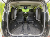 【パワーバックドア】スマートキーや運転席のボタンを押すだけでリアゲートが自動で開閉します!荷物を持っている時や、高い位置にあるバックドアを閉める際に便利な機能です♪