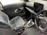 運転席と助手席の間のセンターコンソールにカップホルダー2つあります(^^♪