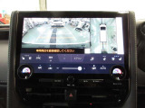 車両を上から見たような映像をナビ画面に表示するパノラミックビューモニター。