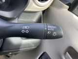 インテリジェントオートライトシステム。ハイビームアシストは前方用察知カメラで、対向車のライト、道路周辺の明るさを察知。手動で切り替えるわずらしさを軽減します。
