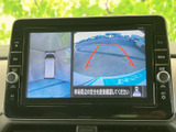 狭い場所での駐車も安心。後方の状況をわかりやすく確認でき、安全な運転をサポートします。