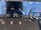 左右独立調整機能に加え、寒い季節に嬉しいシートヒーターやステアリングヒーターのコントロールも集約されています。