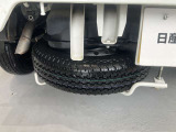 応急用タイヤを装備。急なタイヤパンク対応できます。