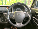 【純正革巻きステアリング】上質な革を使用することで、手にしっかり馴染みとても運転しやすいハンドルです♪