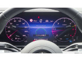 高いレベルの知性を備えたメルセデスの「インテリジェントドライブ」は、ドライバーの疲労を軽減し、安全かつ快適なドライブの一助となります。