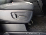 パワーシート搭載。微妙な調整が手軽にでき、ピッタリのポジションで運転することが可能です。