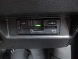 見栄えよくすっきりと収まるETC車載器です。高速道路の料金所をスムーズに通過でき、快適なドライブをサポートします。納車されたその日からすぐに遠出やロングドライブを楽しめます。