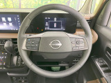 インテリアに合わせたデザインのステアリングは、運転される方のことも考え、運転しやすい形状、大きさです。是非一度、実際に触ってお確かめください。