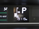 たとえばダイハツのお店にある、たくさんのスマアシ搭載車は、正常に作動する事をしっかり確認します。