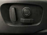 電動パワーシートですので運転中のシート調節も安全に行えます。微調整も可能ですのであなただけのドライビングポジションを実現します。