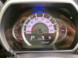 視認性の高いメーターで、速度や走行距離をひと目で確認できます。運転に集中できる、シンプルで分かりやすいデザインです。