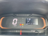 視認性の高いメーター類で、走行状況を正確に把握できます。運転に必要な情報を一目で確認でき、安全運転をサポートします。