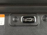【パワーバックドア】スマートキーや運転席のボタンを押すだけでリアゲートが自動で開閉します!荷物を持っている時や、高い位置にあるバックドアを閉める際に便利な機能です♪