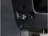窓を開けずに料金所を通過できる今やもう必需品のETC!インパネにスッキリ装着したビルトインタイプです♪ETCカードの入れ忘れ・抜き忘れを音声やアラームで教えてくれるので、入れ忘れ・抜き忘れを防げます♪