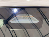 障害物を感知して、衝突の可能性がある場合、運転者へ警告音を発したり、衝突の可能性が高い場合、ブレーキの補助操作を行い、減速して衝突被害を軽減するシステムです。