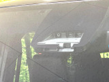 【トヨタセーフティセンス】走行中に前方の車両等を認識し、衝突しそうな時は警報とブレーキで衝突回避と被害軽減をアシスト。より安全にドライブをお楽しみいただけます。