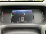 視認性の高いメーター類で、運転に必要な情報を的確に把握できます。運転に集中できる、シンプルで機能的なデザインです。