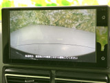 ナビゲーションシステムが搭載されており、運転中の情報収集をサポート。後方確認カメラの映像も表示でき、安全運転に貢献します。