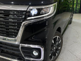 【LEDヘッドライト】悪天候や夜間走行時も良好な視界を確保し安心して運転できる高輝度LEDヘッドライトを装備!点灯速度が早く、消費電力も抑えられています。